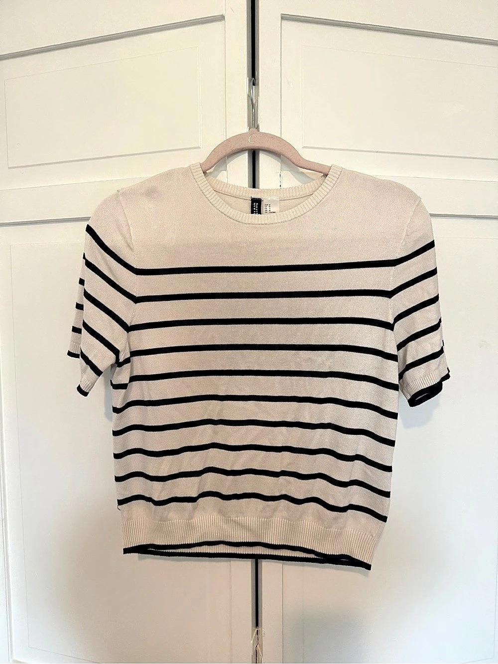 H&Medium Striped Crewneck Sweater in Beige & Black Medium